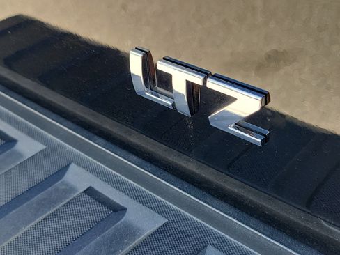Used 2018 Chevrolet Silverado 1500 LTZ RWD image 7