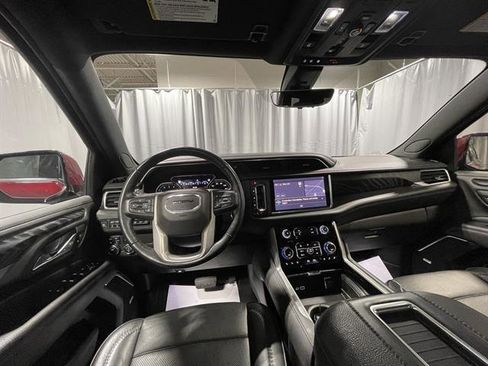 Used 2021 GMC Yukon Denali w/ Denali Premium Package image 28