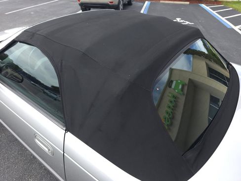 Used 2005 Ford Thunderbird RWD image 11