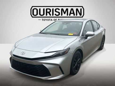 Used 2025 Toyota Camry LE image 12