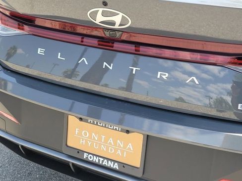 New 2026 Hyundai Elantra Hybrid FWD image 27