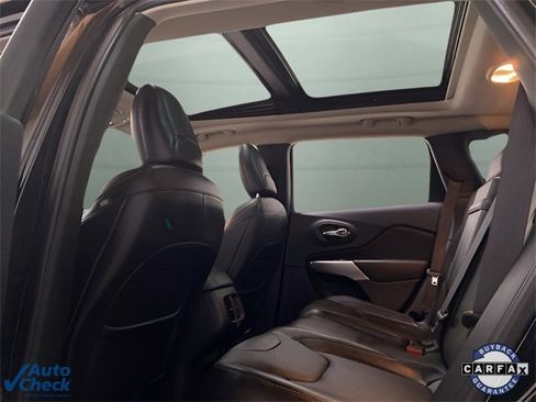 Used 2017 Jeep Cherokee Overland w/ Technology Group image 20