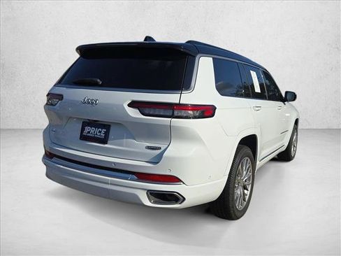 Used 2024 Jeep Grand Cherokee L Summit w/ Luxury Tech Group V AWD/4WD image 5