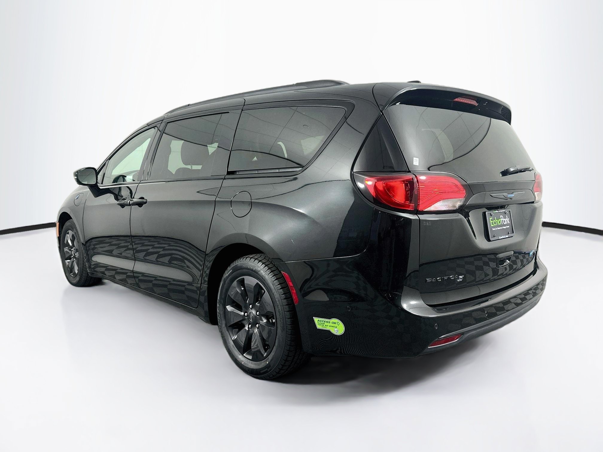 Used 2020 Chrysler Pacifica Limited w/ Advanced Safetytec Group FWD image 5