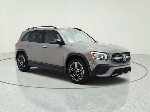 Used 2023 Mercedes-Benz GLB 250 image 3