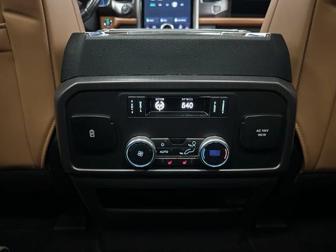 Used 2022 Ford Expedition Platinum AWD/4WD image 24