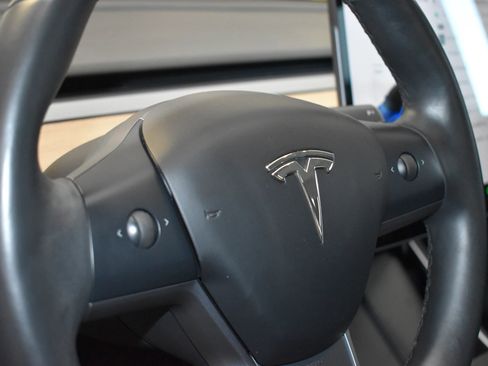 Used 2018 Tesla Model 3 Long Range RWD image 12