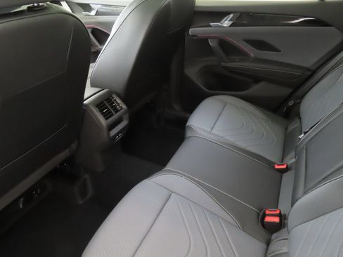 New 2026 Volkswagen Tiguan SE FWD image 22