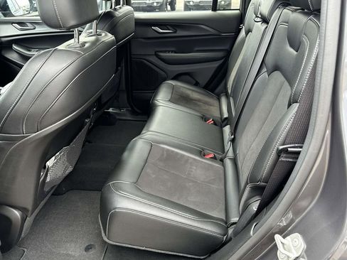 Used 2024 Jeep Grand Cherokee Altitude AWD/4WD image 11