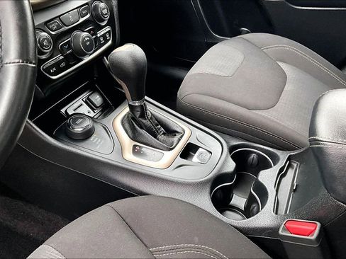 Used 2017 Jeep Cherokee Latitude image 19