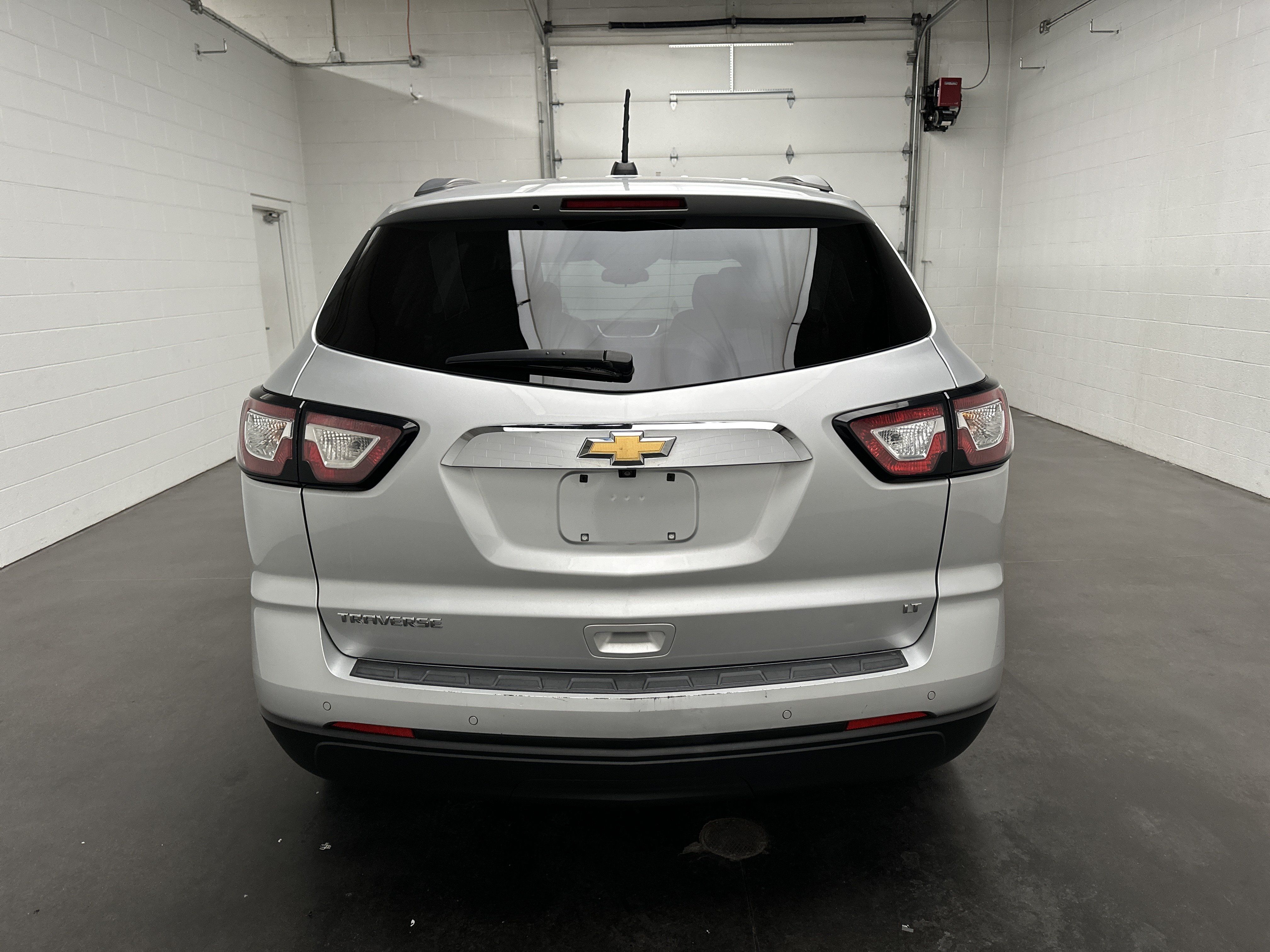 Used 2017 Chevrolet Traverse LT w/ Style and Technology Package FWD image 7