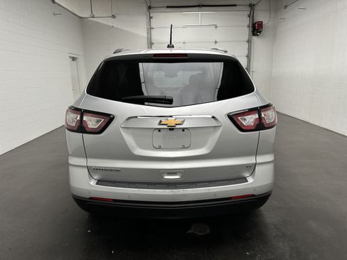 Used 2017 Chevrolet Traverse LT w/ Style and Technology Package FWD image 7