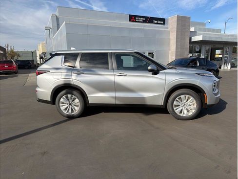 New 2026 Mitsubishi Outlander ES FWD image 4
