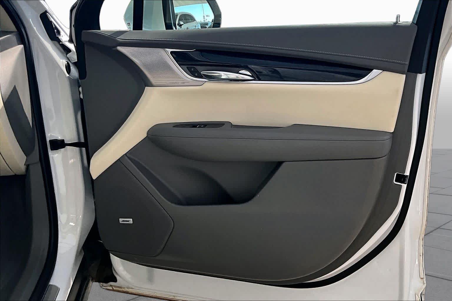 Used 2022 Cadillac XT6 Premium Luxury w/ Technology Package FWD image 21