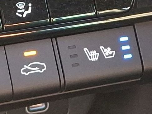 Used 2024 Hyundai Elantra Limited image 28