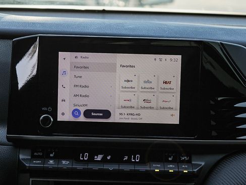 Used 2025 Toyota Camry SE w/ Convenience Package FWD image 17