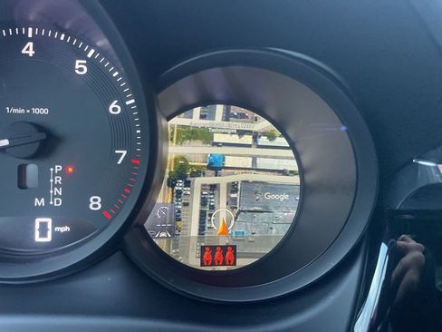 Certified 2025 Porsche Macan image 32