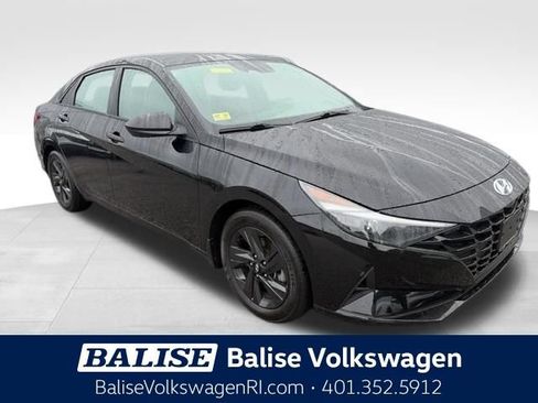 Used 2023 Hyundai Elantra SEL w/ Winter Weather Package FWD image 1