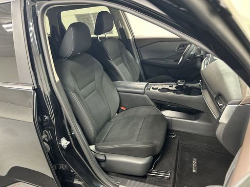 Used 2023 Nissan Rogue S image 22