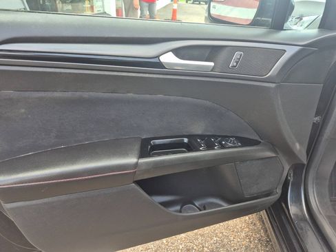 Used 2013 Ford Fusion SE FWD image 9