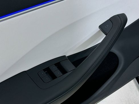 Used 2025 Tesla Model 3 Long Range image 17