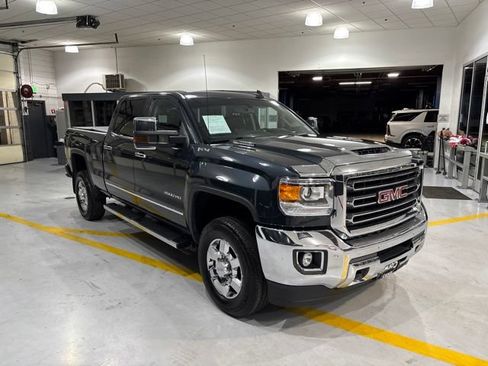 Used 2018 GMC Sierra 2500 SLT w/ Duramax Plus Package AWD/4WD image 4