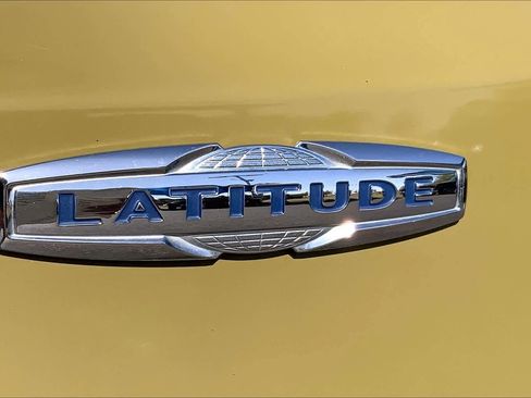 Used 2015 Jeep Renegade Latitude image 10