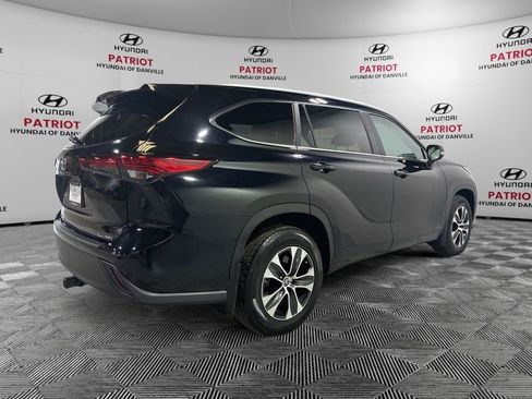 Used 2023 Toyota Highlander XLE AWD/4WD image 6