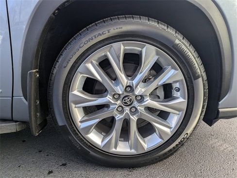 Used 2022 Toyota Highlander Limited image 11