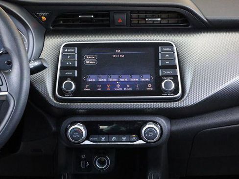 Used 2019 Nissan Kicks SV FWD image 32