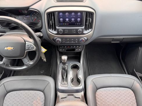Used 2022 Chevrolet Colorado Z71 AWD/4WD image 11