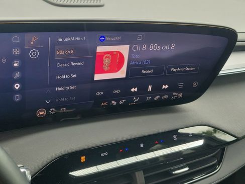 Used 2025 Buick Enclave Sport Touring image 28