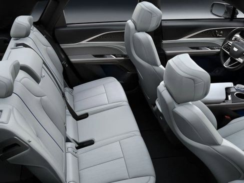 New 2026 Cadillac Lyriq Luxury AWD/4WD image 37