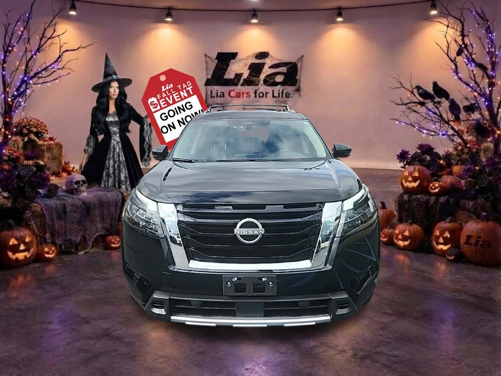 Used 2025 Nissan Pathfinder SL AWD/4WD image 9