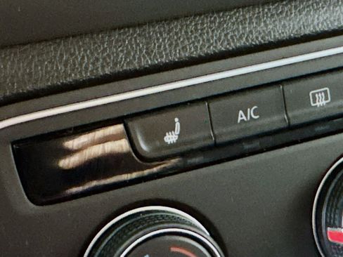 Used 2023 Volkswagen Atlas Cross Sport SE image 4