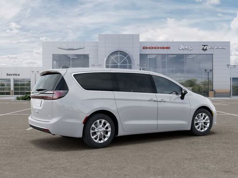 New 2026 Chrysler Pacifica Select AWD/4WD image 4