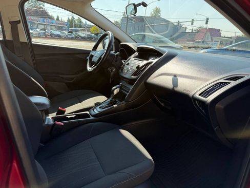 Used 2017 Ford Focus SE w/ Cold Weather Package FWD image 19