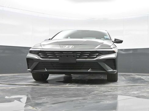 Used 2025 Hyundai Elantra SEL FWD image 32