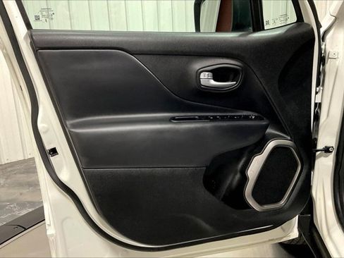 Used 2022 Jeep Renegade Latitude w/ Sun/Sound Group image 23