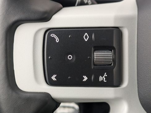 Used 2023 Land Rover Defender 130 X-Dynamic SE image 16