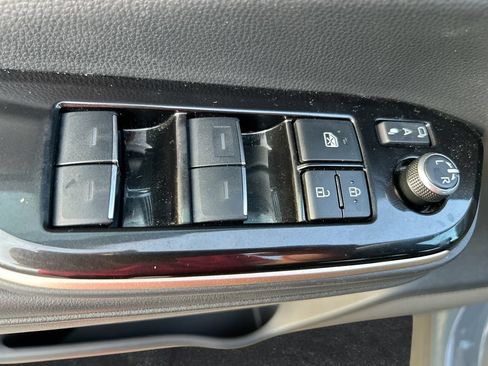 Certified 2025 Toyota Crown AWD/4WD image 13