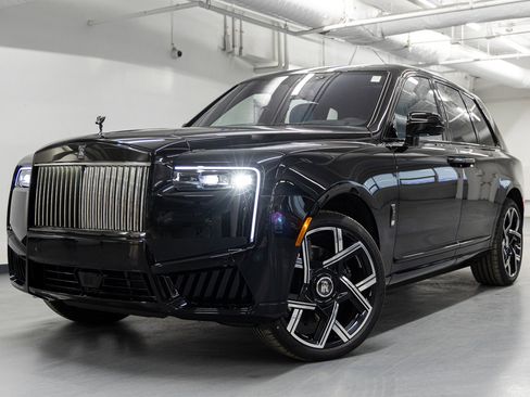 New 2026 Rolls-Royce Cullinan Black Badge image 12