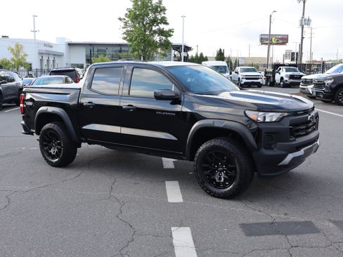 Used 2025 Chevrolet Colorado Trail Boss AWD/4WD image 2