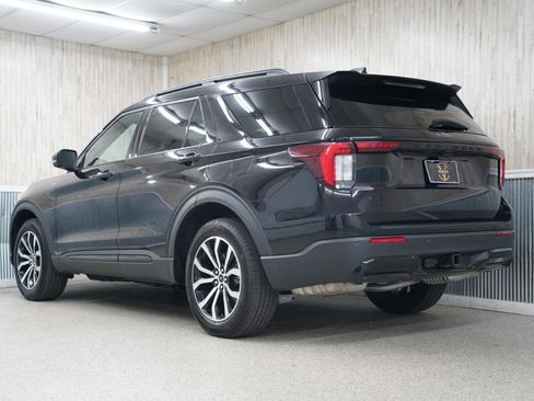 Used 2025 Ford Explorer ST-Line AWD/4WD image 7