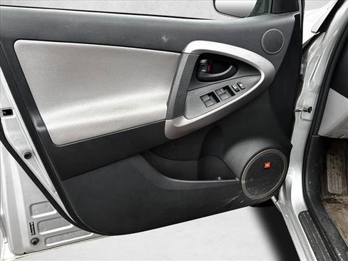 Used 2007 Toyota RAV4 Limited image 12