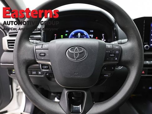 Used 2025 Toyota Camry LE FWD image 10