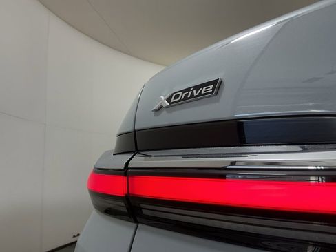 Used 2023 BMW 760i xDrive image 33