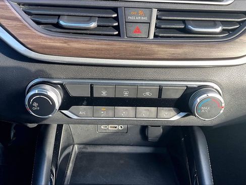 Used 2023 Nissan Altima 2.5 SV AWD/4WD image 32
