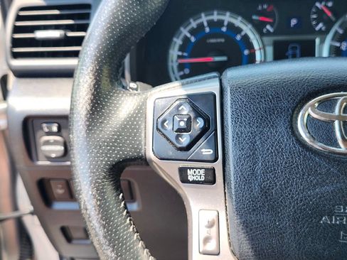 Used 2015 Toyota 4Runner SR5 AWD/4WD image 27