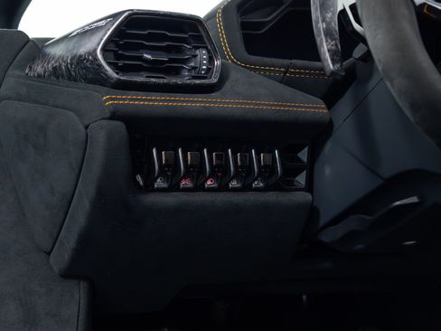 Used 2018 Lamborghini Huracan Performante AWD/4WD image 51